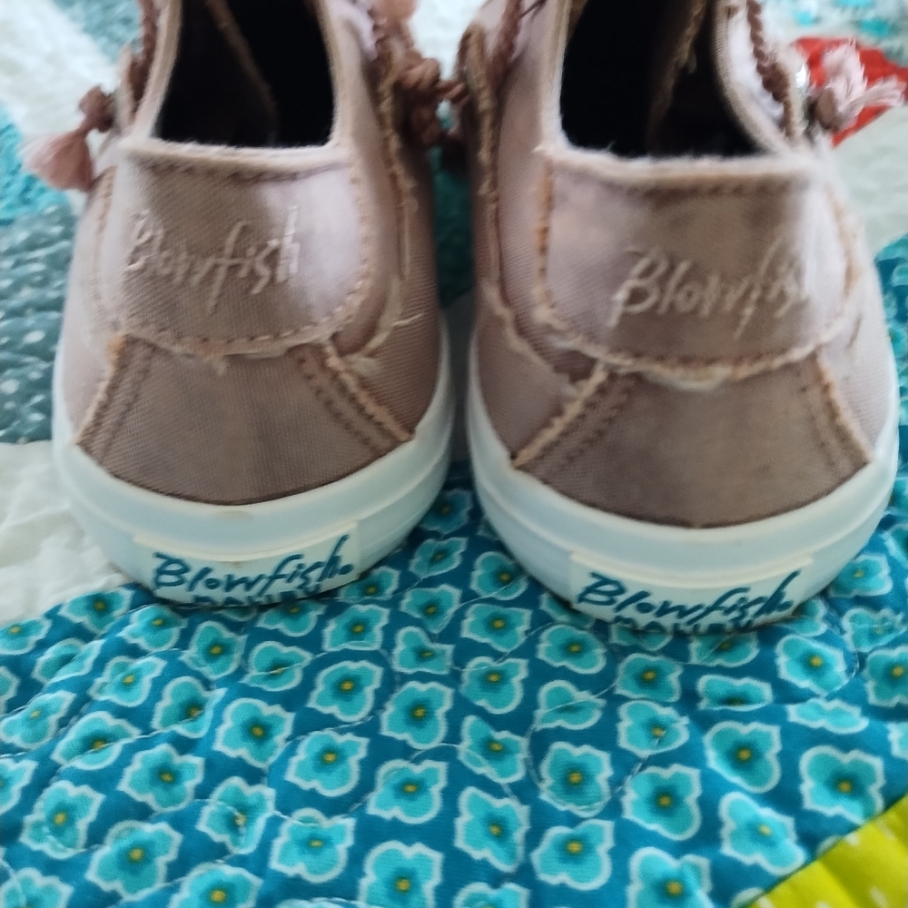 Blowfish Pink Sneakers Casual Suede Low-Top - Picture 3 of 3